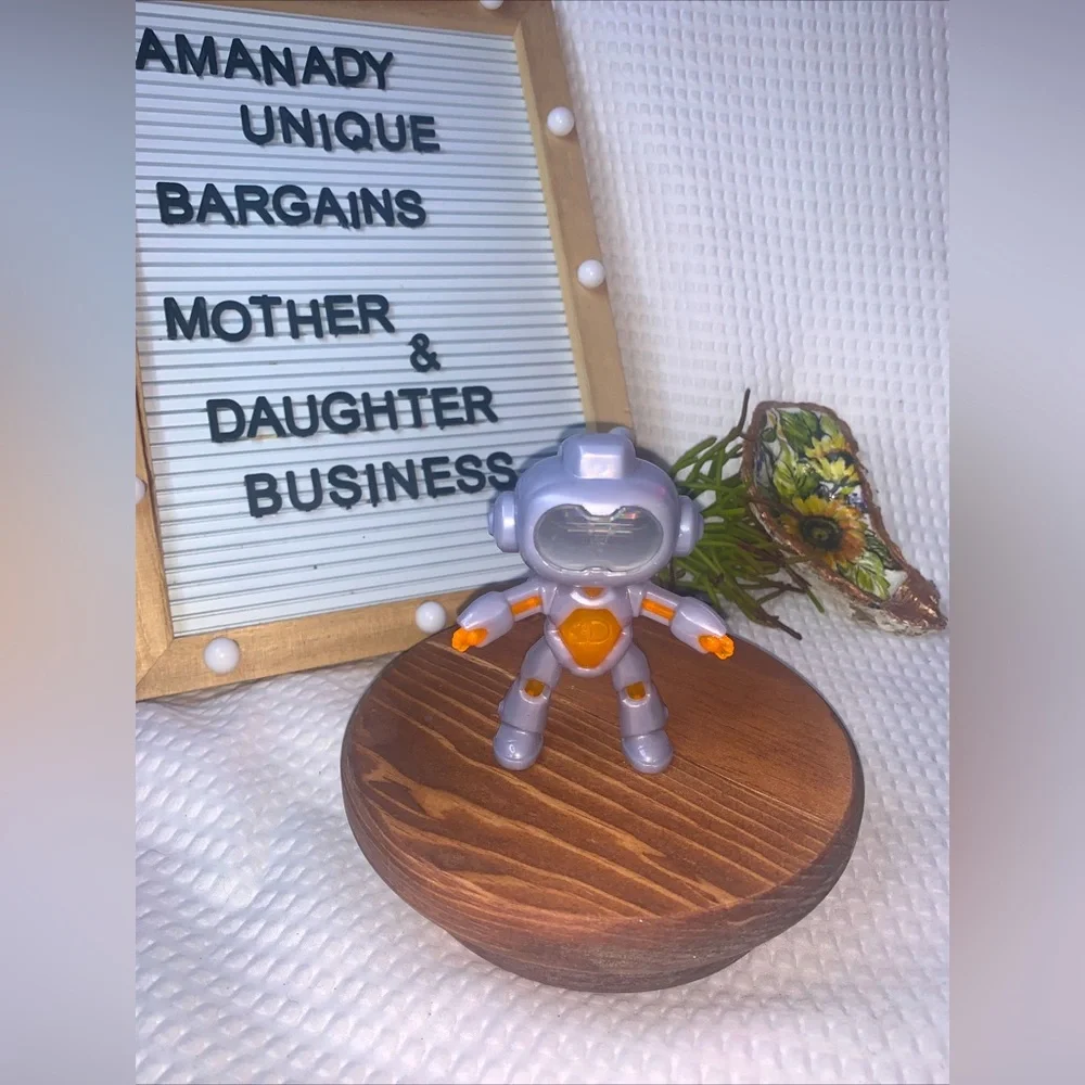 Discovery channel Mindblown figure game look through mascot McDonald toy Orange